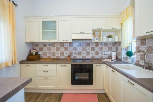 Villa Agri With Large Garden And Pool Near Pula