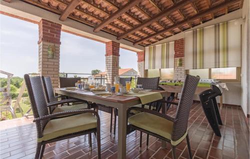 Two-bedroom Apartment In Barban