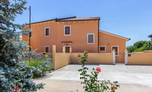 House Loborika (3641)