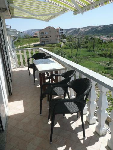 Two-bedroom Apartment In Lopar IV