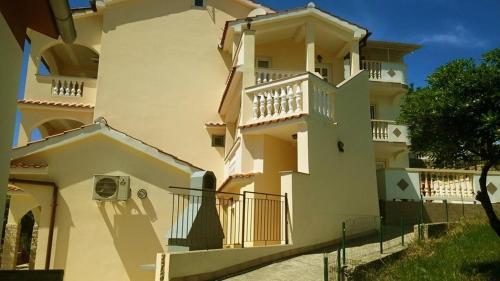 Apartment Lopar 14804b