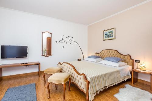 Apartments With A Swimming Pool Lovran (opatija) - 14196