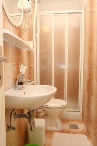 Hostal Double Room Lumbarda 9305d