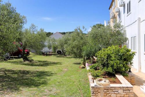Apartment Lumbarda 4393b
