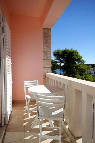 Apartment Lumbarda 9300a