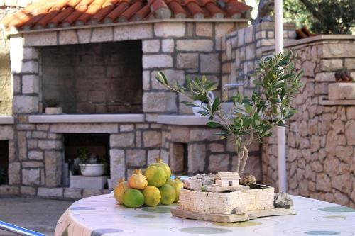 Apartment Lumbarda 9300a