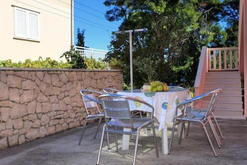 Apartment Lumbarda 9300a