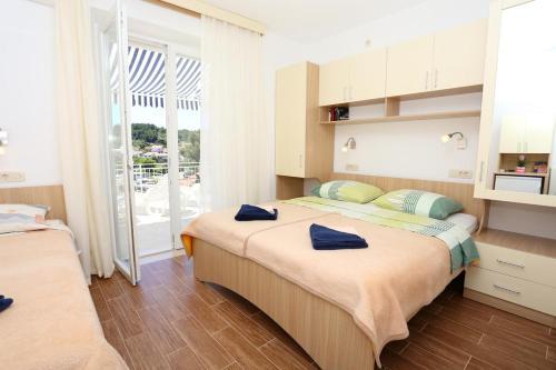 Hostal Triple Room Lumbarda 9305a