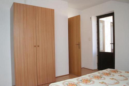 Apartment Lumbarda 4445b