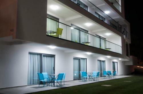 Whitehouse Apartments