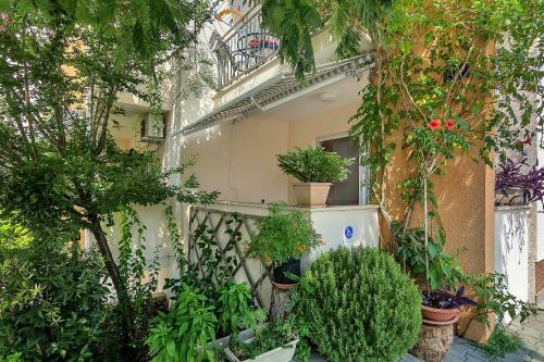 Apartment In Quiet Area Mamrsa