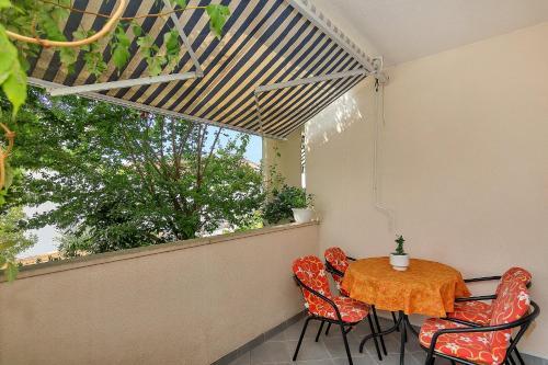 Apartment In Quiet Area Mamrsa