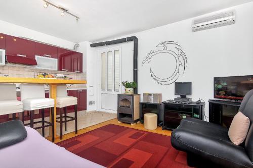 Apartment In Quiet Area Mamrsa