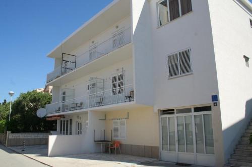 Apartments With A Parking Space Makarska - 2599