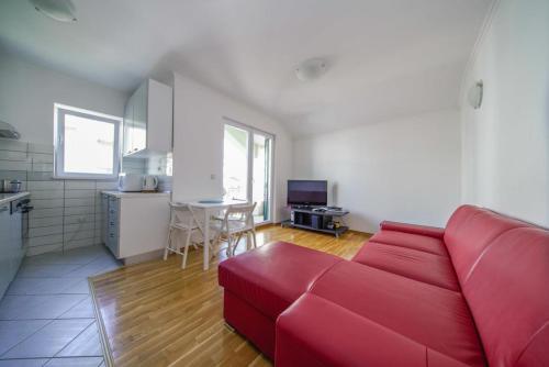 Apartments With A Parking Space Makarska - 15705