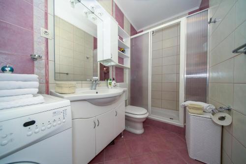 Apartments With A Parking Space Makarska - 15705