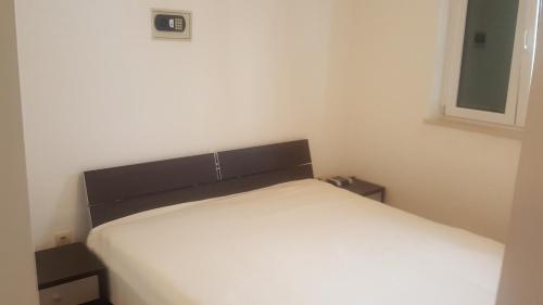 Apartments With A Parking Space Makarska - 15705
