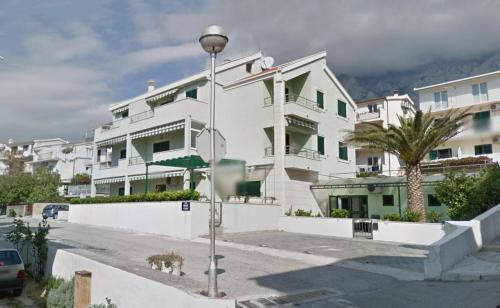 Apartments With A Parking Space Makarska - 15705
