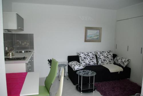Apartments With A Parking Space Makarska - 12063