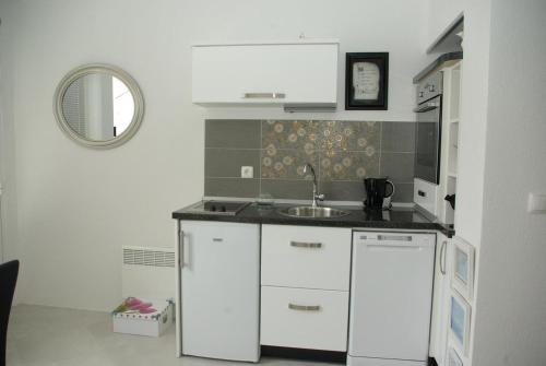 Apartments With A Parking Space Makarska - 12063