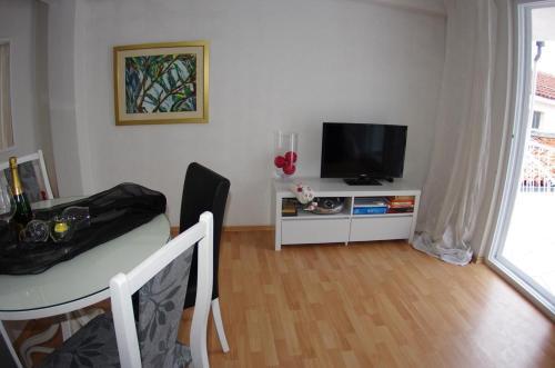 Apartments With A Parking Space Makarska - 12063