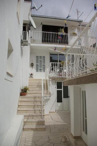 Apartments With A Parking Space Makarska - 12063