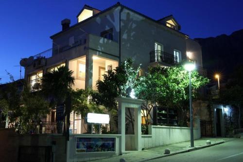 Apartment Makarska 15200b