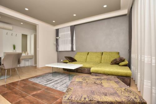 Apartments Dobro