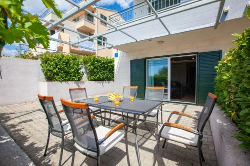 Apartments Dobro