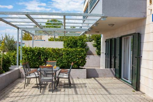Apartments Dobro