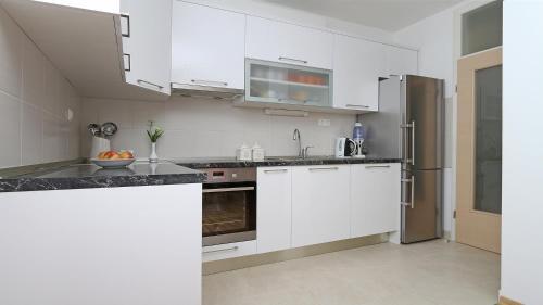 Apartments With A Parking Space Makarska - 13871