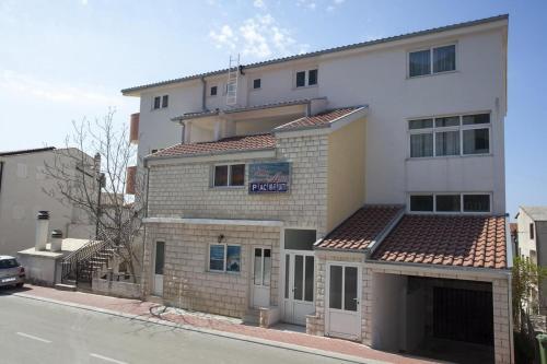 Apartments With A Parking Space Makarska - 16161
