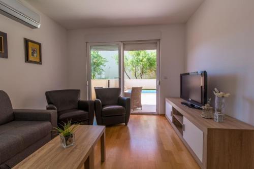 Villa Ctma221 - Modern Apartment With Private Pool