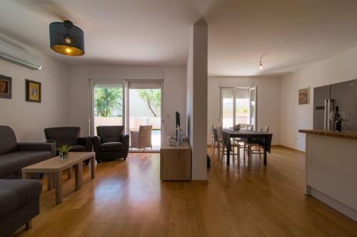 Villa Ctma221 - Modern Apartment With Private Pool
