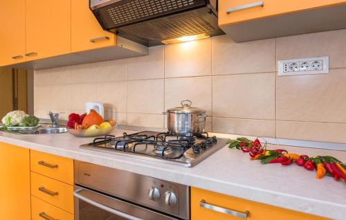 Apartments With A Parking Space Makarska - 12336