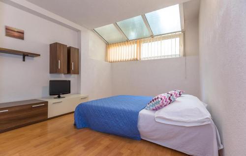 Apartments With A Parking Space Makarska - 12336