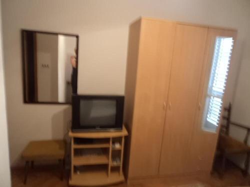 Hostal Apartments And Rooms With Parking Space Makarska - 13979