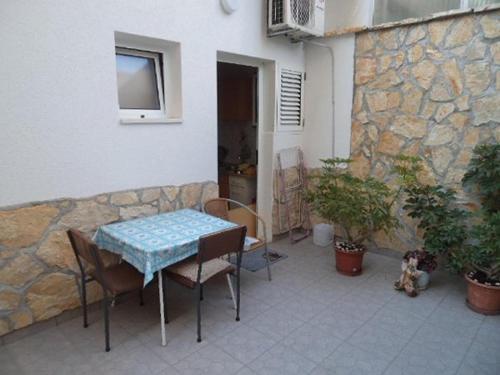Hostal Apartments And Rooms With Parking Space Makarska - 13979