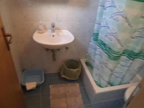 Hostal Apartments And Rooms With Parking Space Makarska - 13979