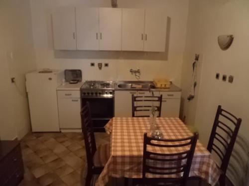 Hostal Apartments And Rooms With Parking Space Makarska - 13979