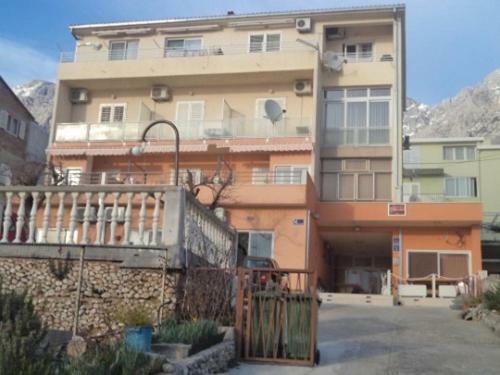 Hostal Apartments And Rooms With Parking Space Makarska - 13979