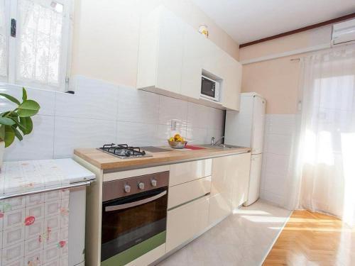 Apartments In Makarska 36280