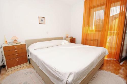 Apartments With A Parking Space Makarska - 5984