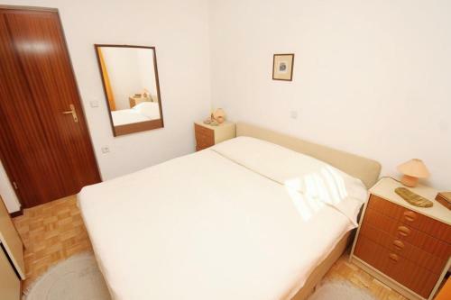 Apartments With A Parking Space Makarska - 5984