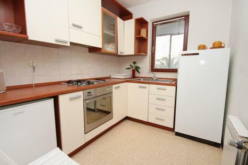 Apartments With A Parking Space Makarska - 5984