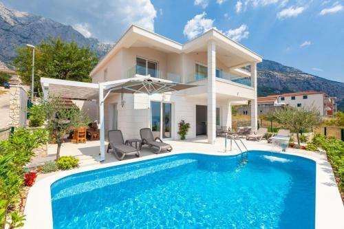 Villa Ctma242/ Modern New Holiday House With Heated Private Pool