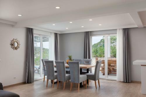Villa Ctma242/ Modern New Holiday House With Heated Private Pool