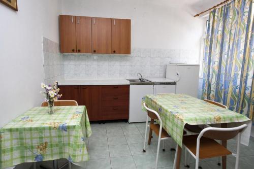 Apartment Makarska 16161b