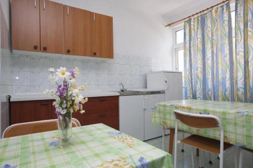 Apartment Makarska 16161b