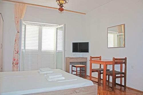Hostal Bougainvillea Apartments